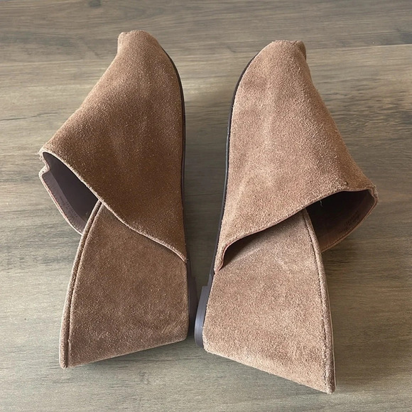 Delman, women’s 8.5, light brown suede slip-on wedge heel sandals EUC - Picture 6 of 9